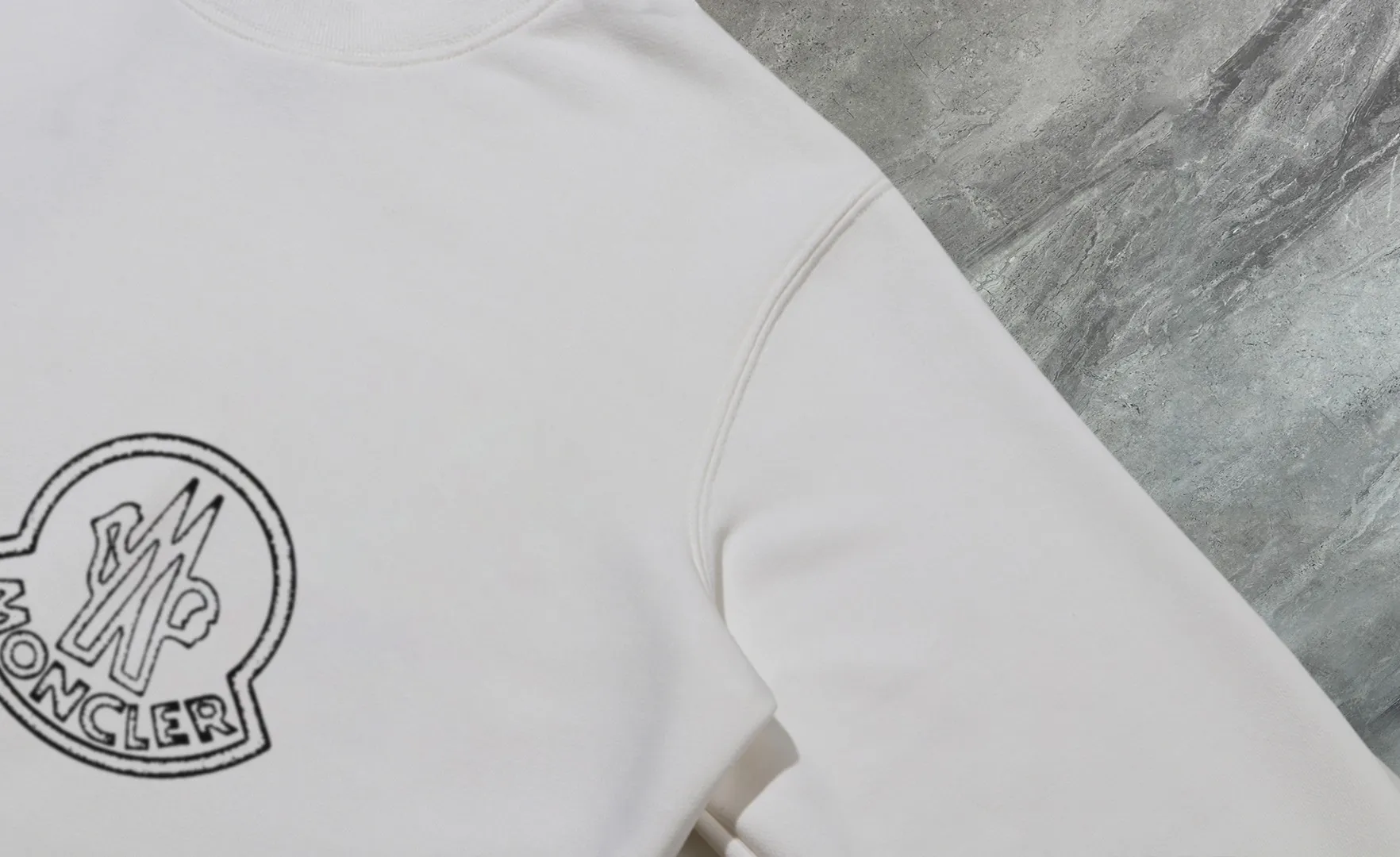 【 In Stock】 〖 𝐌𝐎𝐍𝐂𝐋𝐄𝐑~ 〗 440g ， 😎 ， ， Factory 2025 T ， ， Premium LOGO， Same Style ：Black White Size：S M L XL 2XL